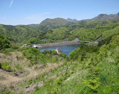 植林場所から見た荒川ダムです